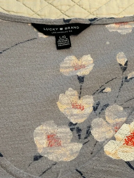 Lucky Brand Gray Floral V-Neck 3/4 Sleeve Top - Picture 4 of 9